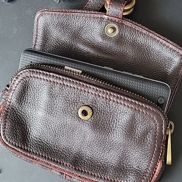 MARC BY MARC JACOBS LEATHER WRISTLET - Picture 10 of 12